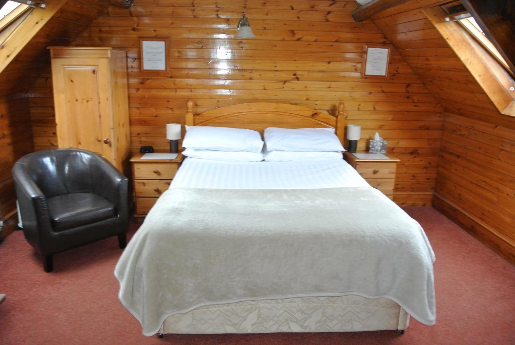 Old Castle Farm Guest House Брекон Экстерьер фото