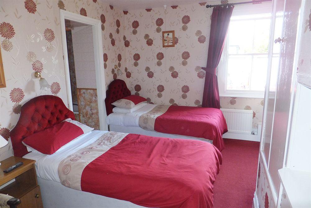 Old Castle Farm Guest House Брекон Экстерьер фото